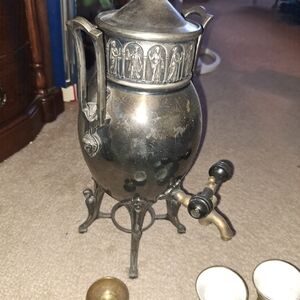 Vintage silver plated Reed & Bartley tea/coffee pot